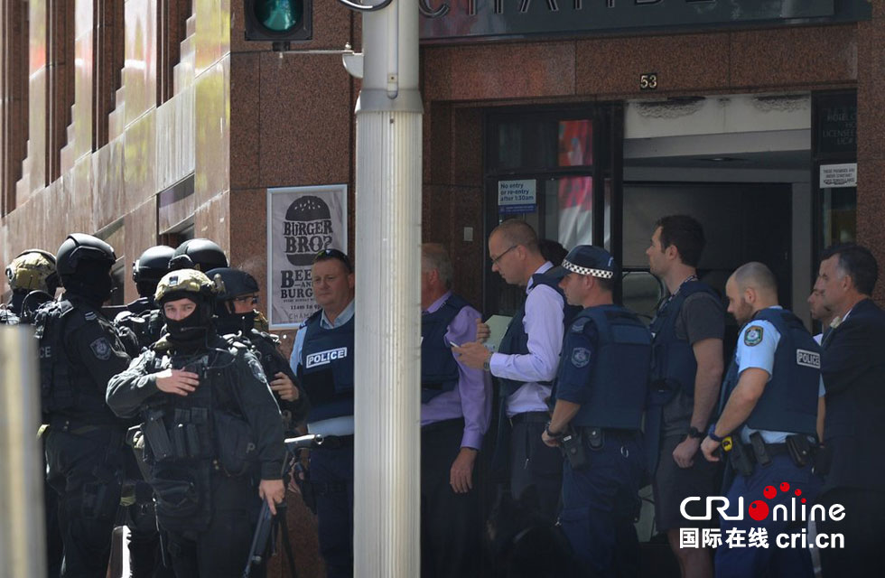 澳大利亚悉尼一咖啡馆发生人质劫持事件(组图)