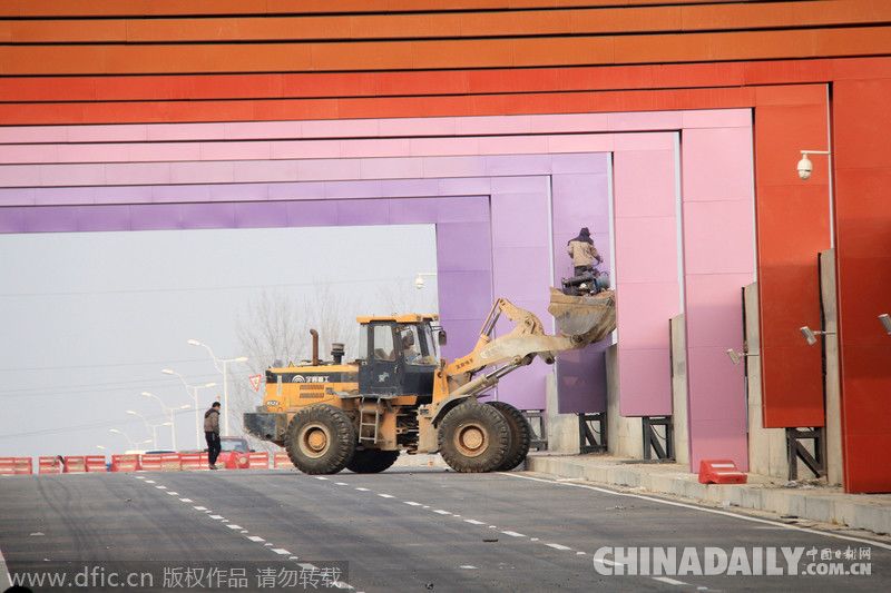 郑州现国内首个彩虹隧道 色彩梦幻如时光穿越