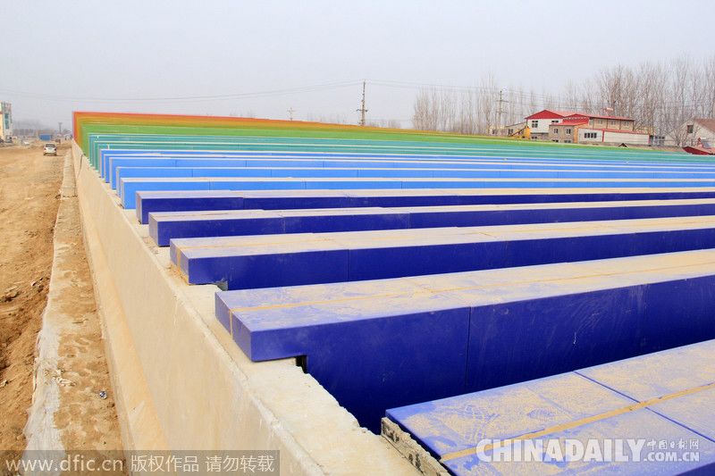 郑州现国内首个彩虹隧道 色彩梦幻如时光穿越