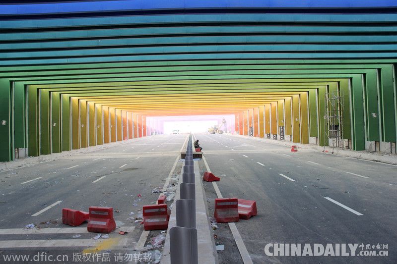 郑州现国内首个彩虹隧道 色彩梦幻如时光穿越