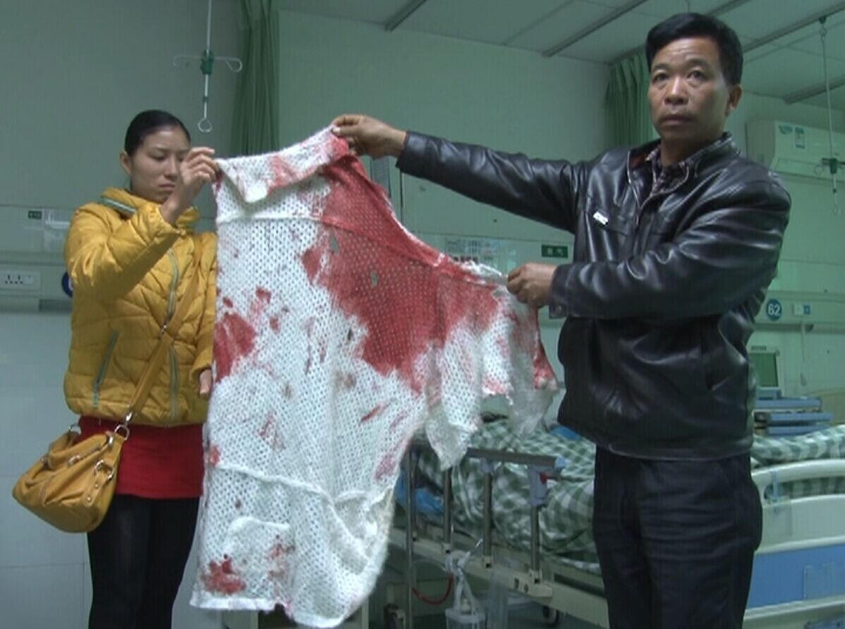 深圳女孩因分手被男友捅10刀 生命垂危