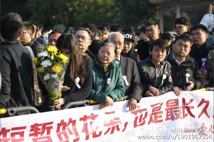 姚贝娜追悼会举行 歌迷含泪送别