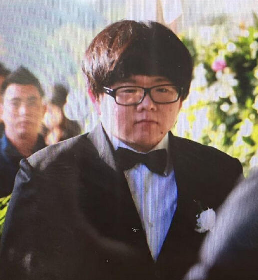 姚贝娜追悼会举行 歌迷含泪送别
