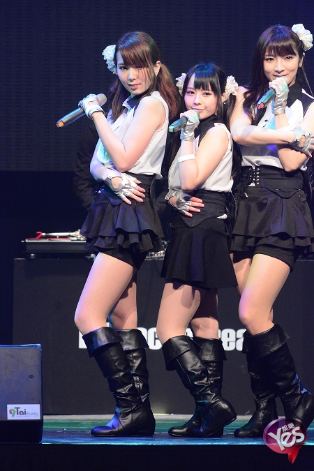 波多野结衣率领4女优抵台演唱撒娇又卖萌