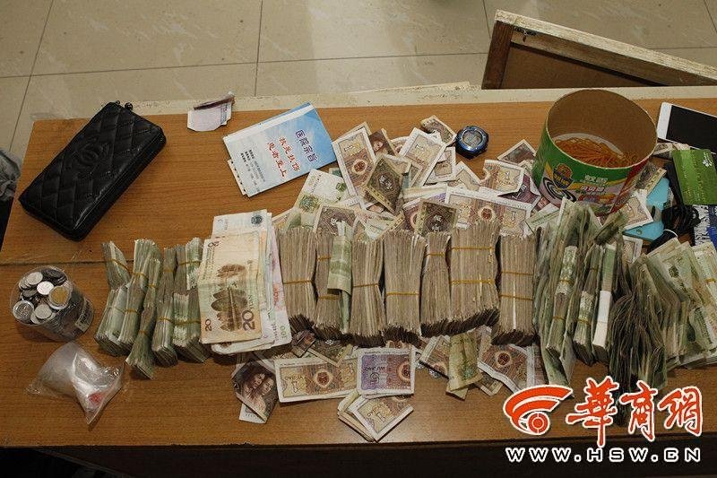 西安警方捣毁聋哑人扒窃团伙 缴获数十捆现金