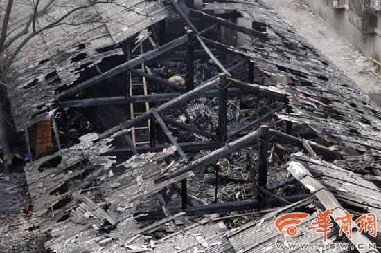 西安一社区车棚起火 七八十辆电动车被烧毁