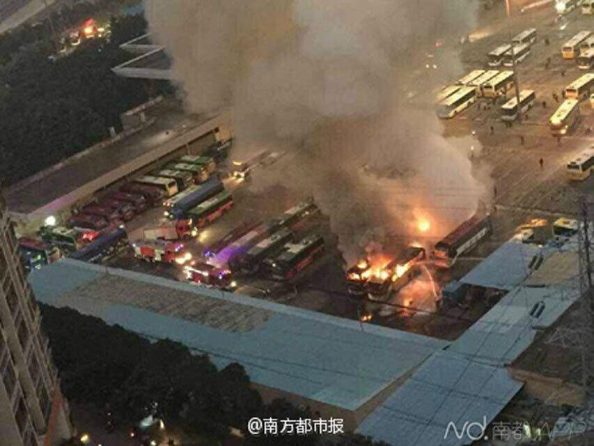 广东佛山顺德客运站3辆客车起火爆炸