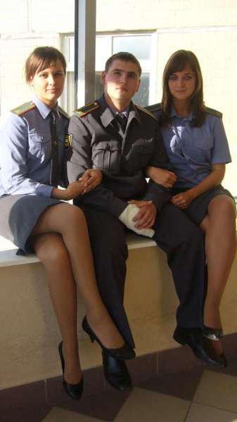 一男拥二女：俄罗斯警校美女真开放