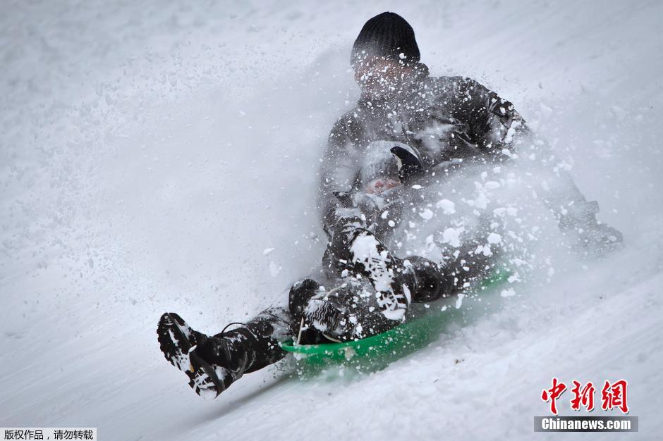 美国马萨诸塞州遭受暴雪洪水双重袭击