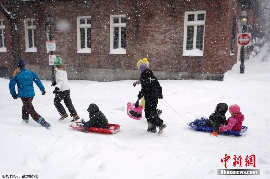 美国马萨诸塞州遭受暴雪洪水双重袭击