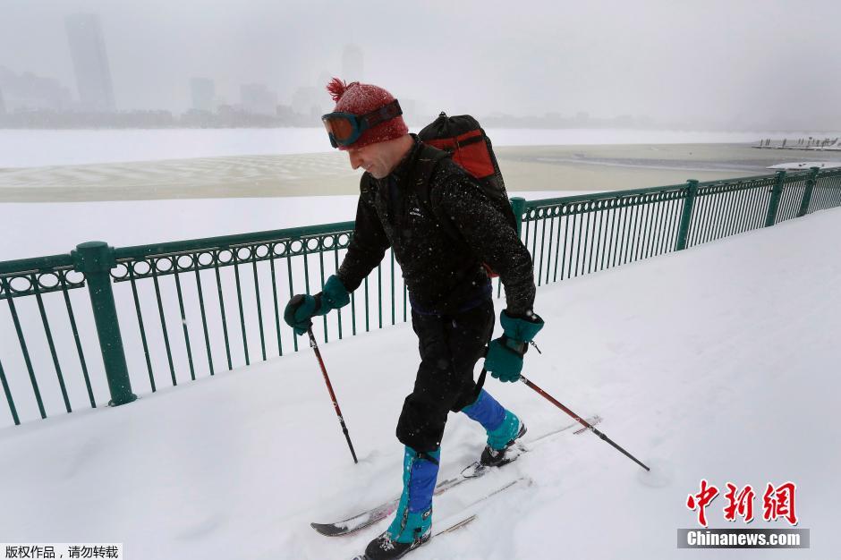 美国马萨诸塞州遭受暴雪洪水双重袭击
