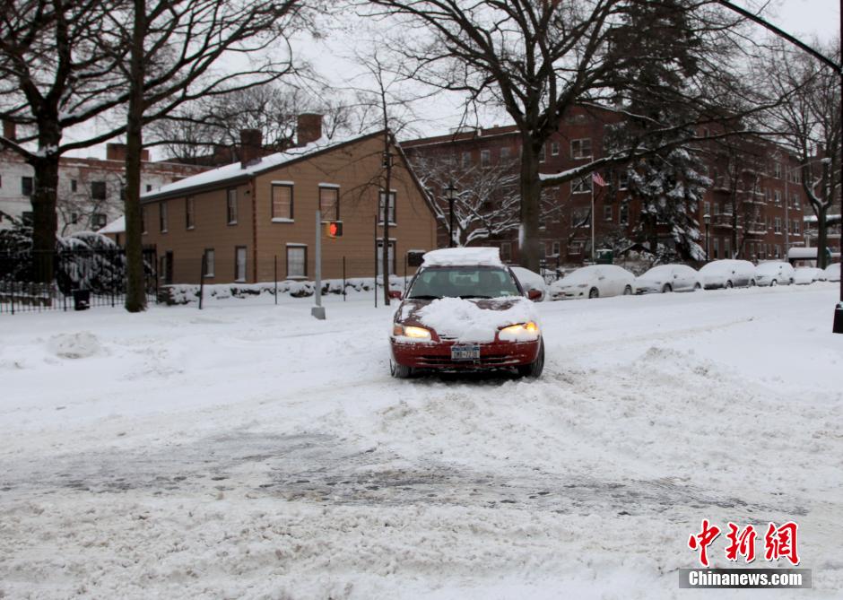 美国马萨诸塞州遭受暴雪洪水双重袭击