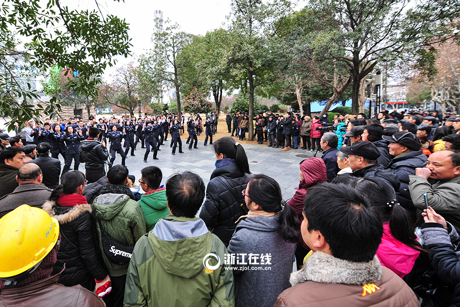 金华警察集体跳小苹果防诈骗