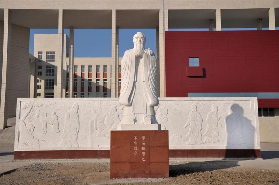 河南一高中要求学生跪孔子像读道德经