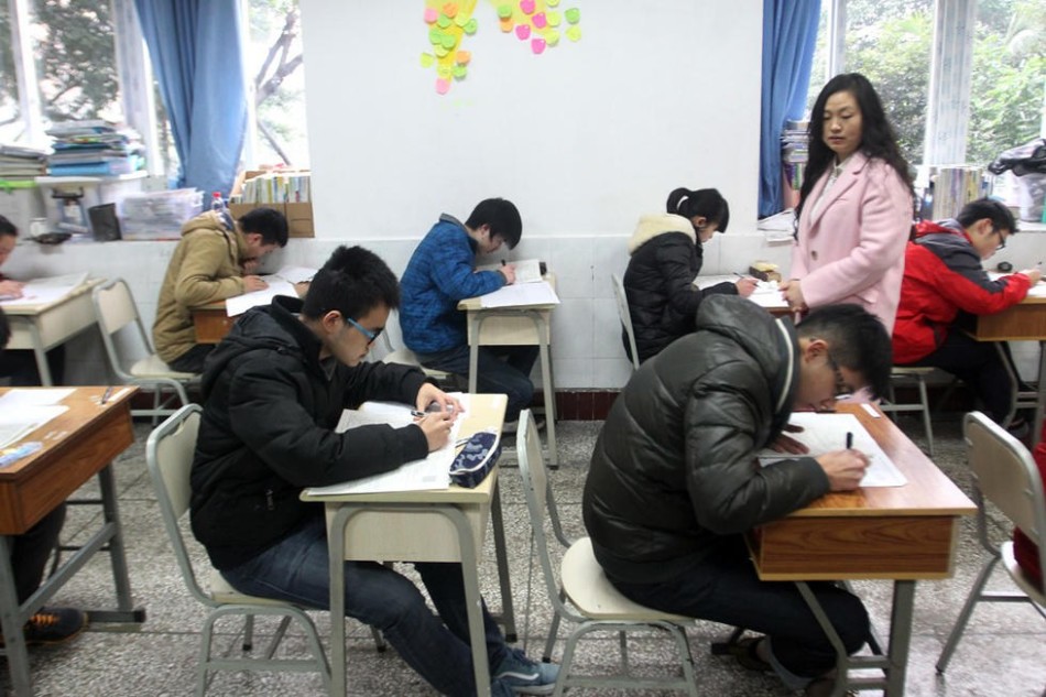重庆一中学请家长做监考 学生称很新鲜