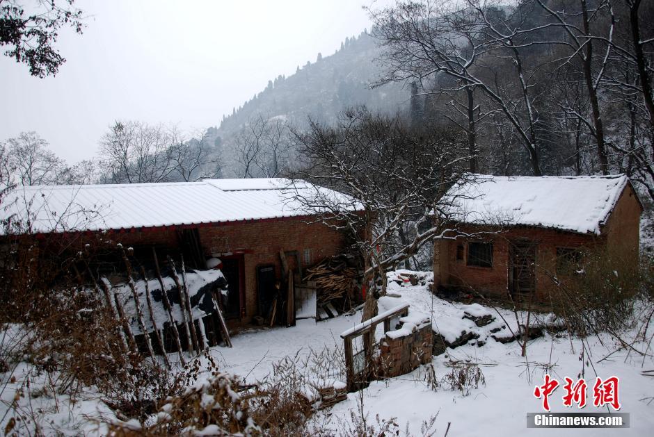 冒雪踏访陕西终南山“茅棚隐士”