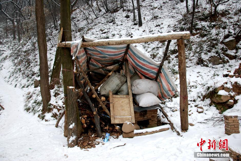 冒雪踏访陕西终南山“茅棚隐士”