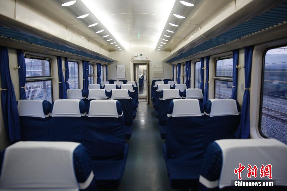 燕郊至北京通勤火车再遇冷