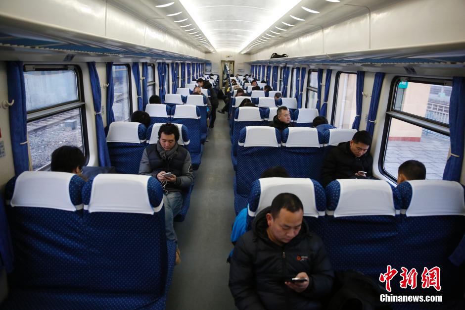 燕郊至北京通勤火车再遇冷