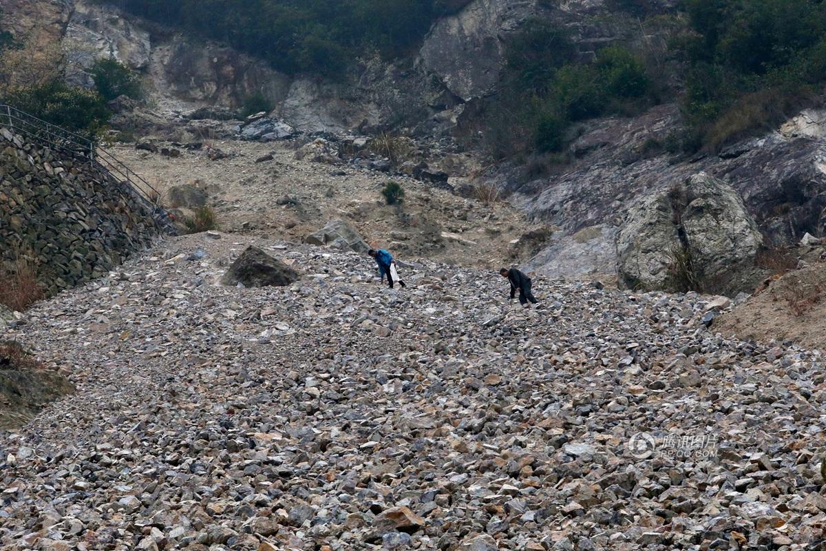 浙江青田宝石产地遭滥挖乱采 大山被掏空