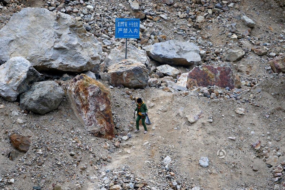 浙江青田宝石产地遭滥挖乱采 大山被掏空