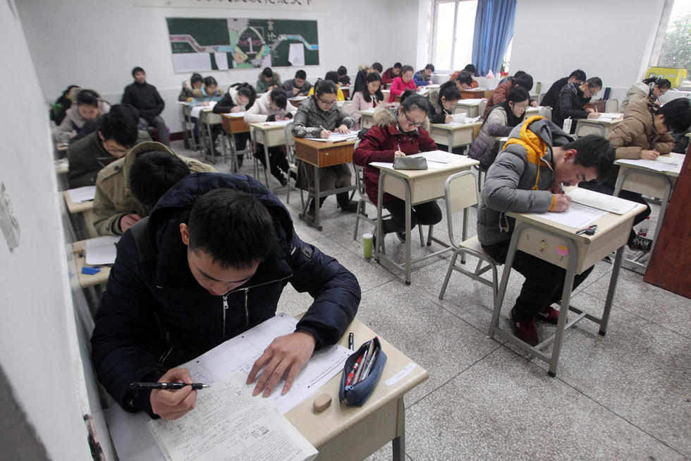 重庆：中学考试出新招 家长担任监考老师
