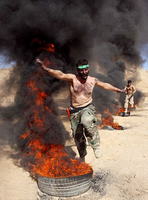 数百伊拉克士兵野外苦练 准备打击IS