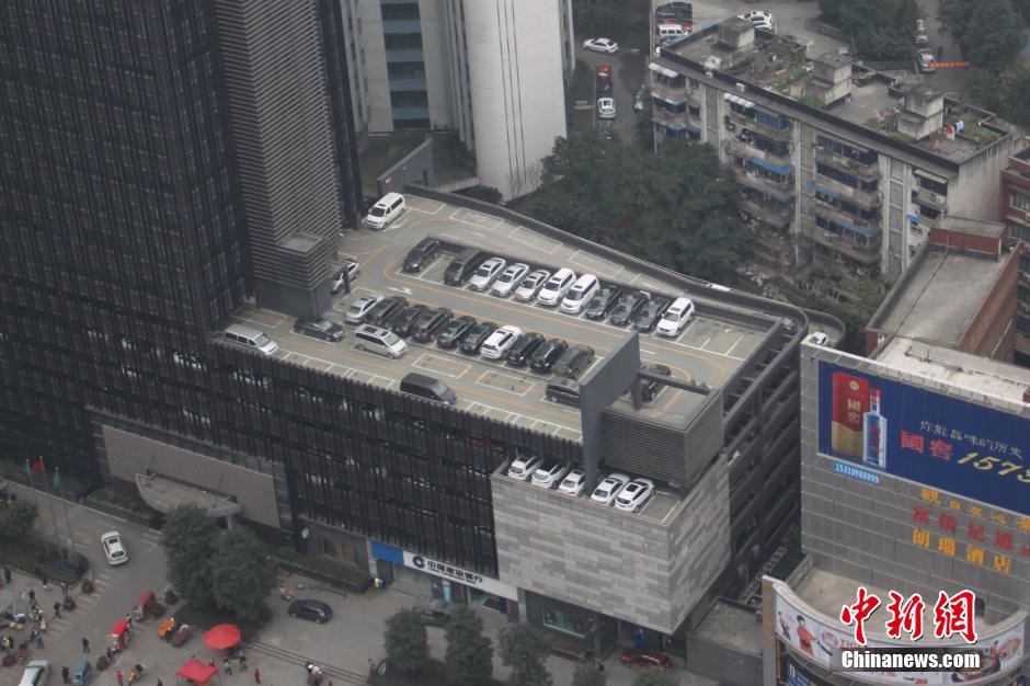 重庆一楼顶平台建停车场