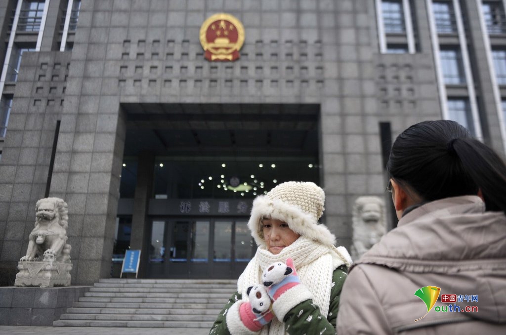 合肥少女毁容案开庭 周岩将全程参与不公开庭审
