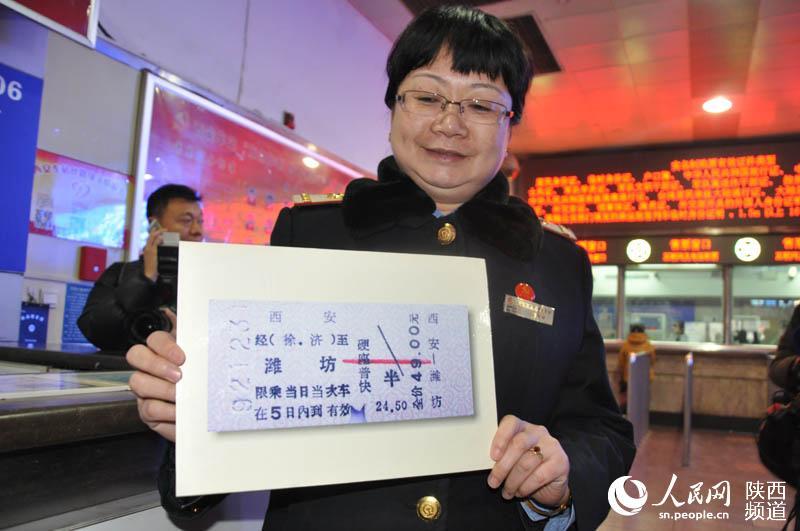 四张火车票见证铁路售票变迁历程