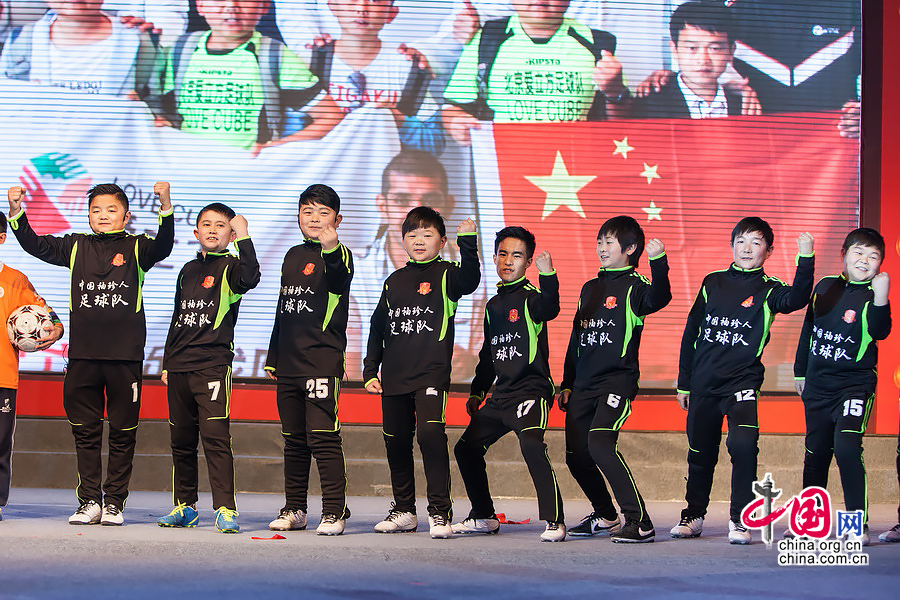 【中国故事】袖珍人的大世界——首届袖珍人春晚纪实