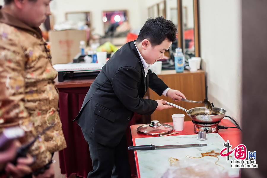 【中国故事】袖珍人的大世界——首届袖珍人春晚纪实