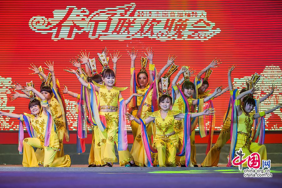 【中国故事】袖珍人的大世界——首届袖珍人春晚纪实