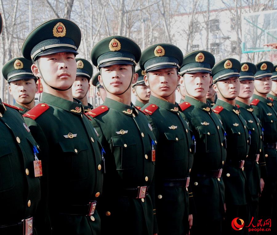 中国第32代礼炮兵加入部队 必须相貌英俊