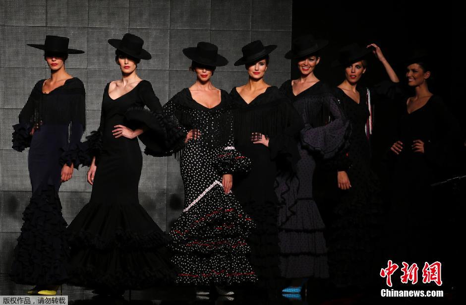 弗拉明戈时装周举行 西班牙女郎展现热辣与狂野
