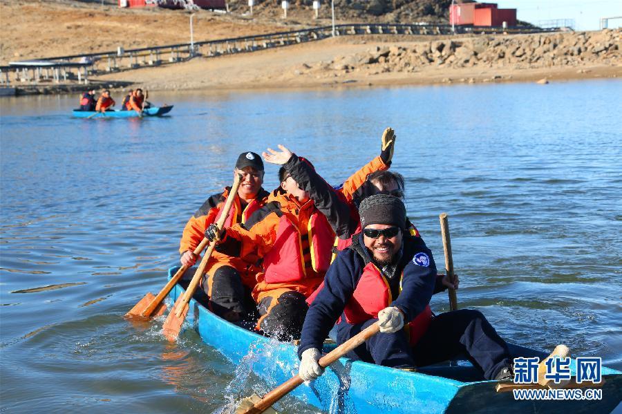 科考队成员南极划船庆“立春”