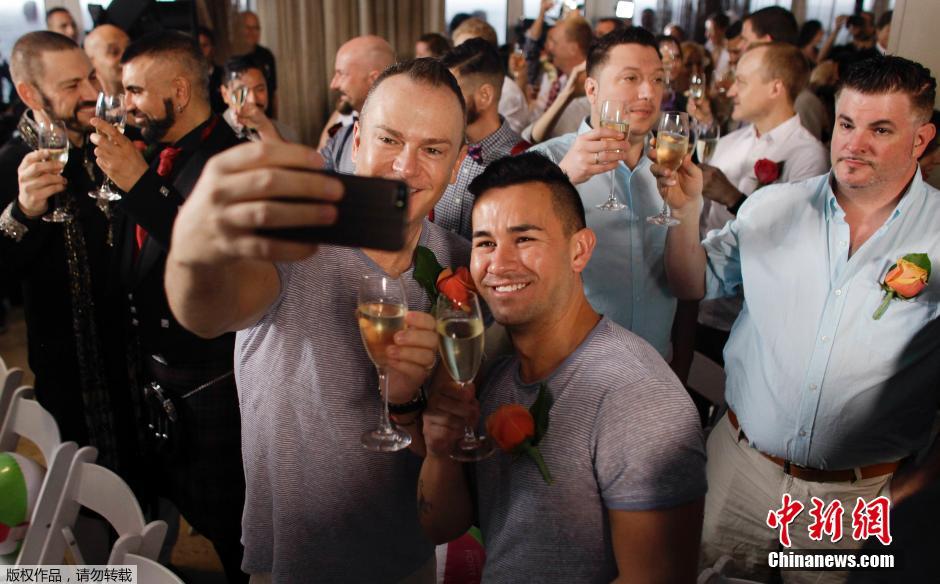 美国佛罗里达同性婚姻合法化 同性恋者集体婚礼庆祝