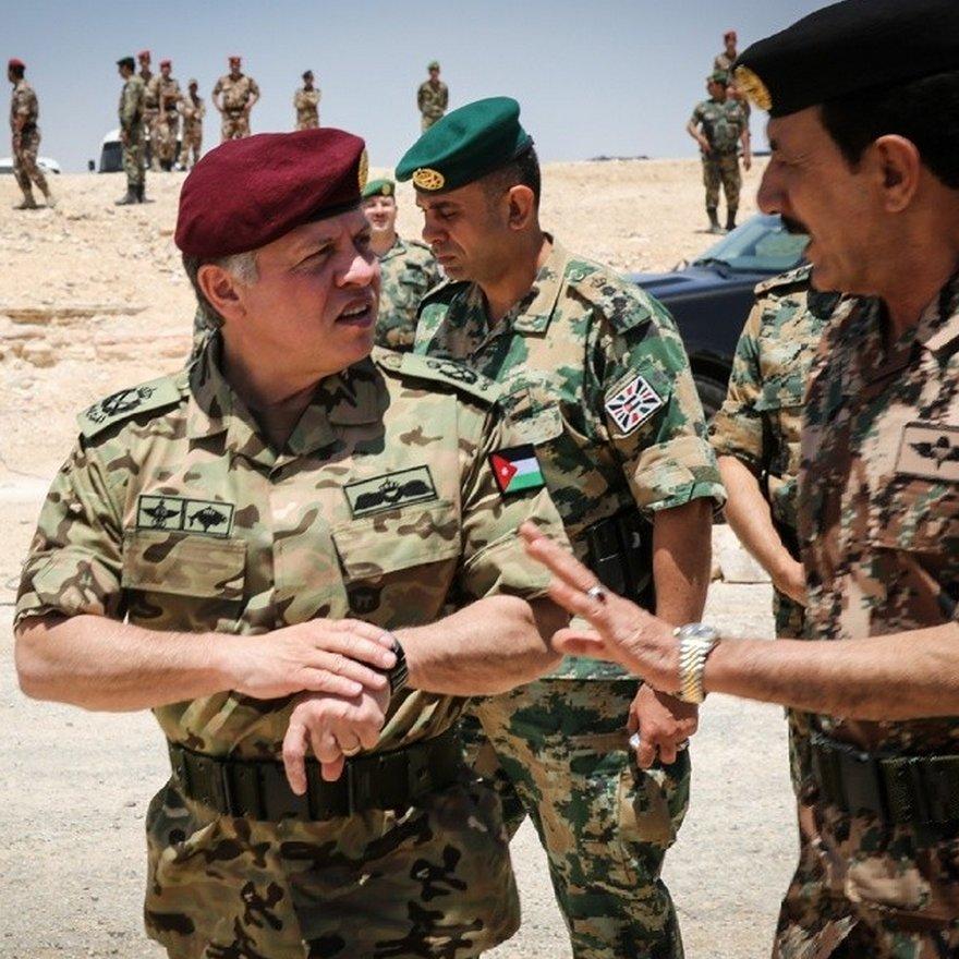 约旦国王全副武装 誓言将无情的报复IS