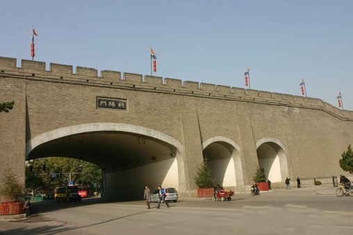 西安城墙体内被掏建