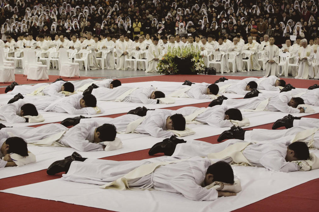 韩国天主教举行神父集体就职仪式