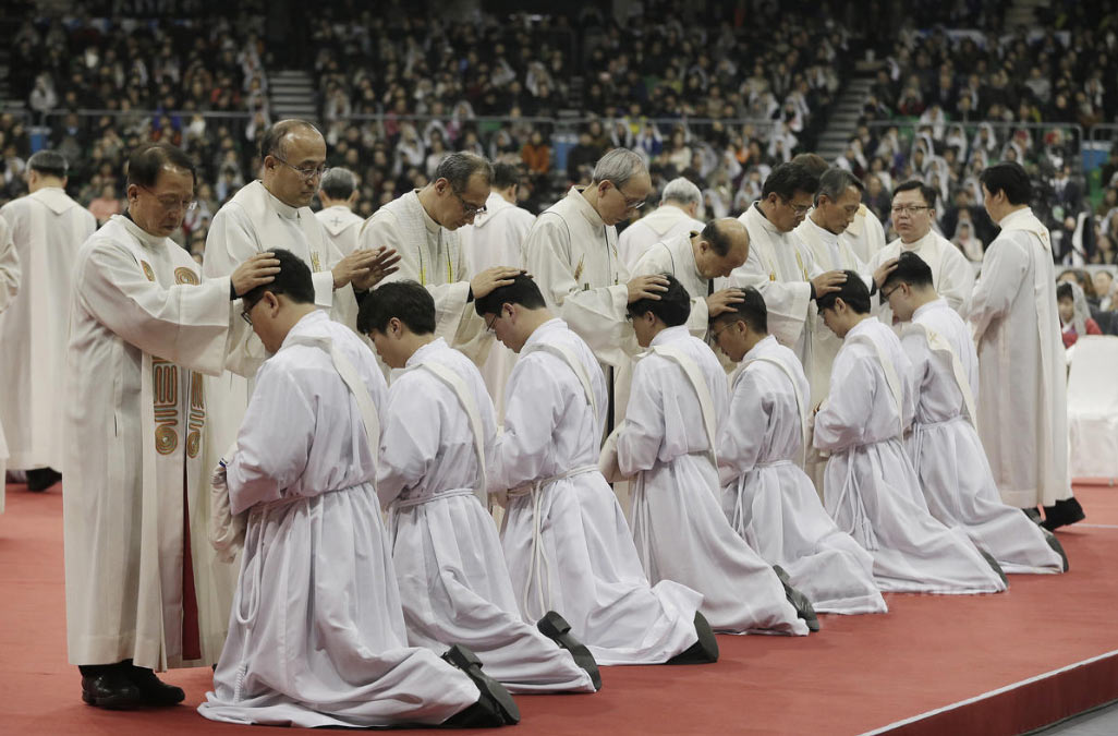 韩国天主教举行神父集体就职仪式