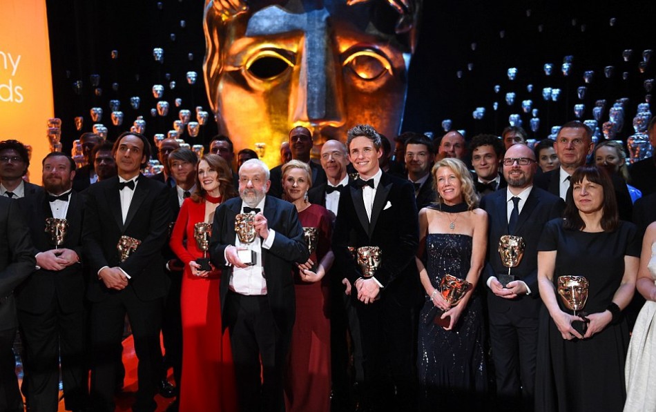 英国奥斯卡BAFTAs颁奖 帝后还是埃迪+摩尔