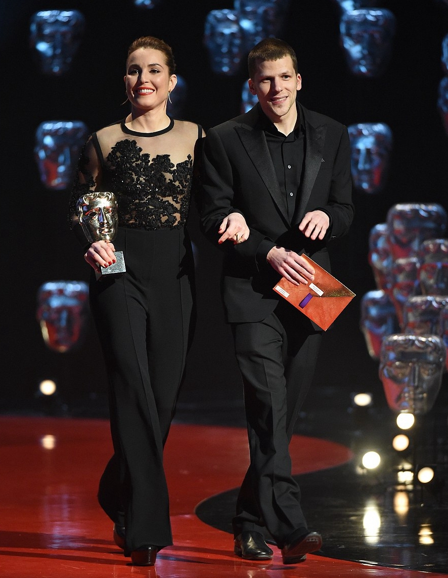 英国奥斯卡BAFTAs颁奖 帝后还是埃迪+摩尔