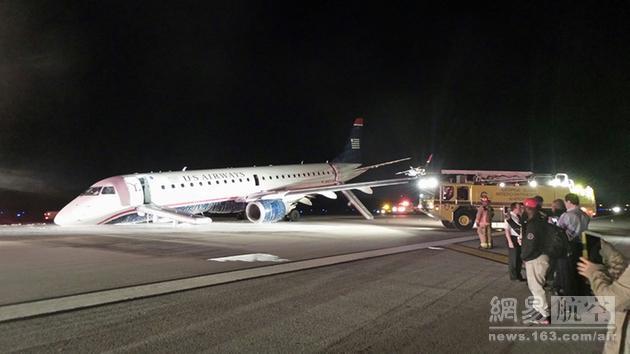 全美航空客机前起落架失效紧急降落