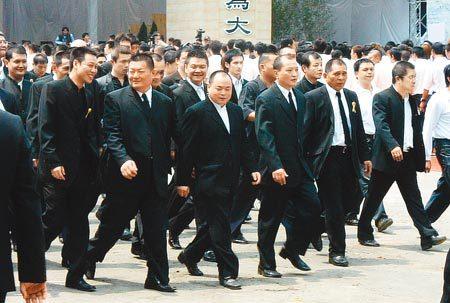 台湾黑帮：市井和庙堂的生死徘徊