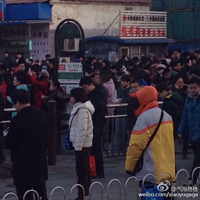 北京地铁1号线一乘客进入轨道正线 列车紧急制动（组图）