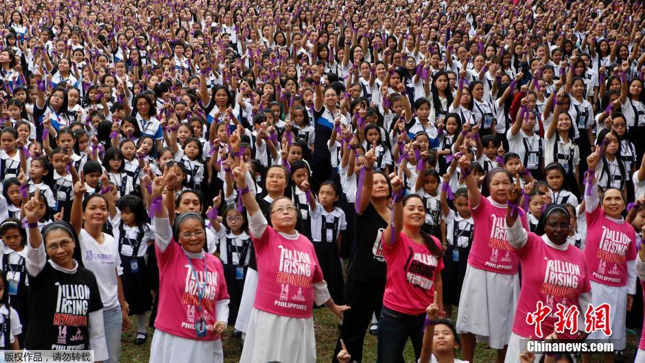 菲律宾3500女性舞蹈集会抗议性暴力