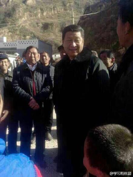 网友拍到习近平来到延安照片 彭丽媛一同拜年