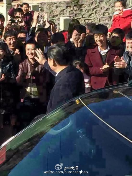 网友拍到习近平来到延安照片 彭丽媛一同拜年