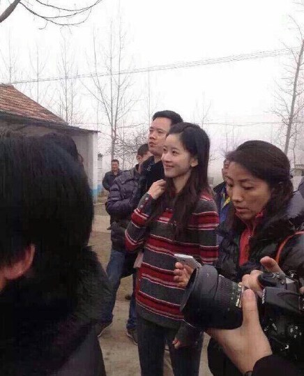 刘强东带奶茶妹回老家 市领导陪同参观企业